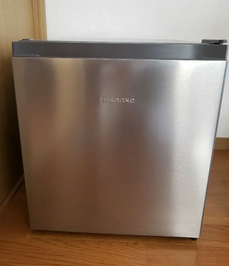 最終価格※Hisense シルバー小型冷蔵庫 ガラス棚付き ハイセンス（HISENSE） 冷蔵庫 一人暮らし 小型冷蔵庫 ミニ冷蔵庫 2