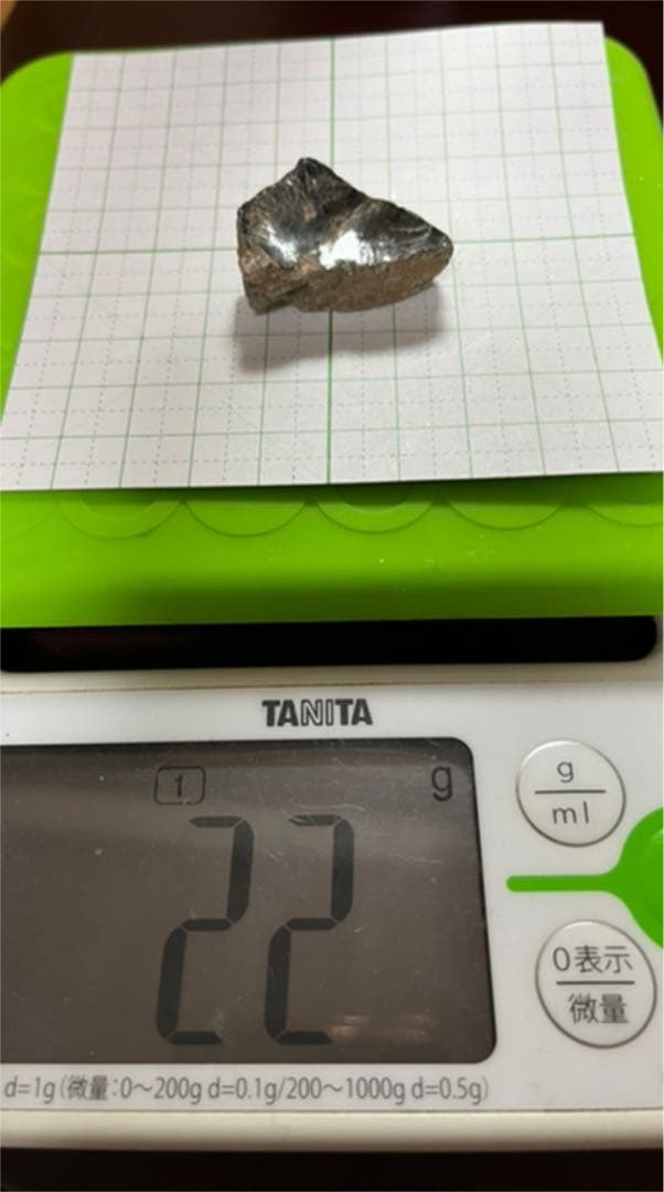 ラジウム鉱石　ユークセン石　22g 楽天市場】【高品質バドガシュタイン鉱石0.5〜0.9マイクロシーベルト