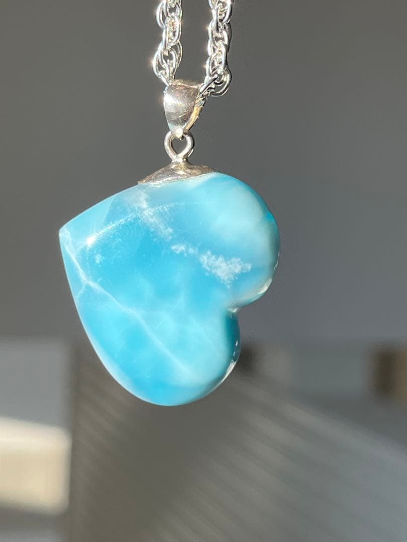 天然石☆高品質！ラリマー☆横向きハート型ペンダントップ☆模様