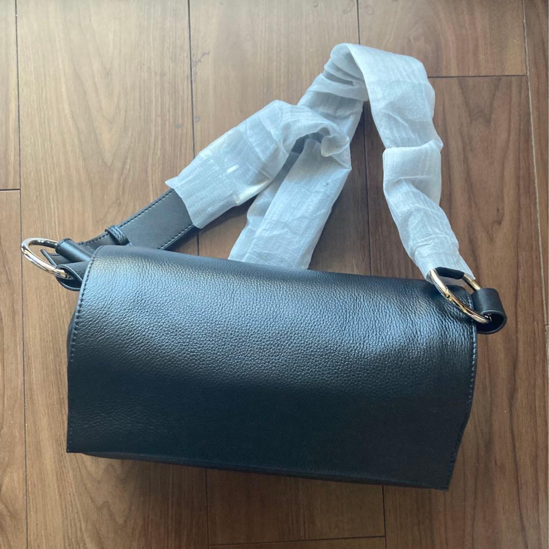 BEARDSLEY ビアズリー レザーボディバッグ - メルカリ