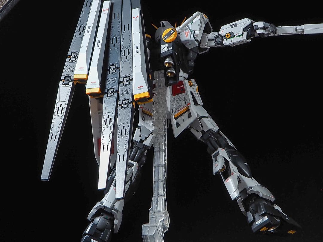 mg νガンダム ver.ka 全塗装 完成品 筋彫り マスキング 発光など