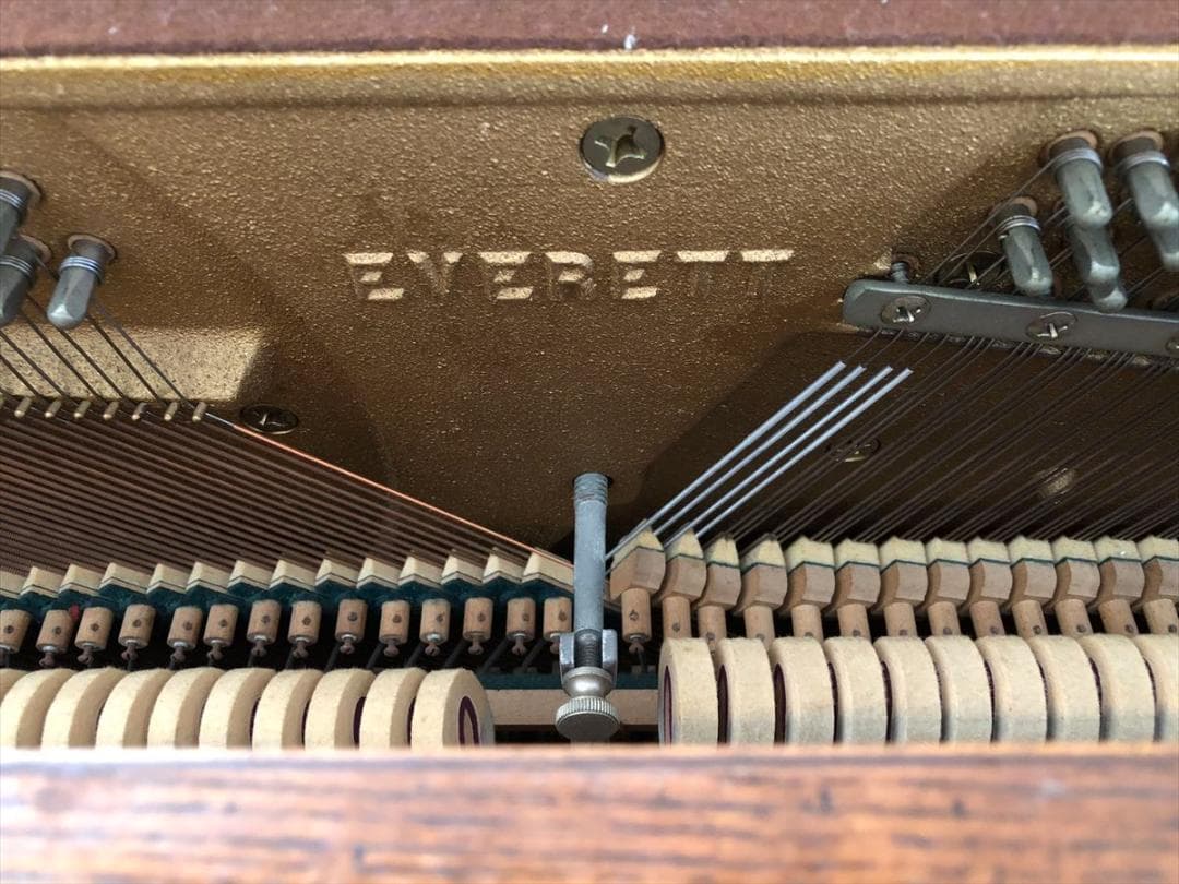 アメリカ製 アップライトピアノ EVERETT エヴェレット 現状渡し 椅子付き