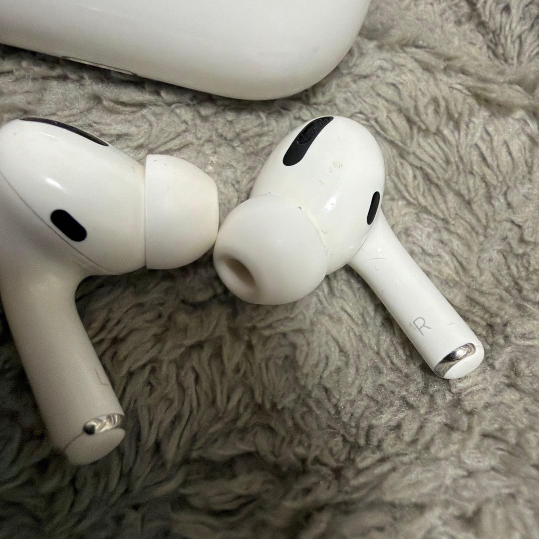 AirPods本体 ホワイト 充電ケース付き ジャンク品 - メルカリ