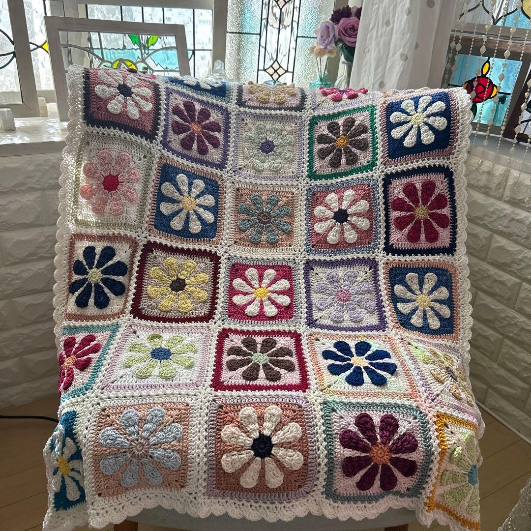 お花のモチーフ編み マルチカバー カラフルな花柄のグラニースクエアブランケット ハンドメイド かぎ針編み グラニースクエア ブランケット ひざ掛け
