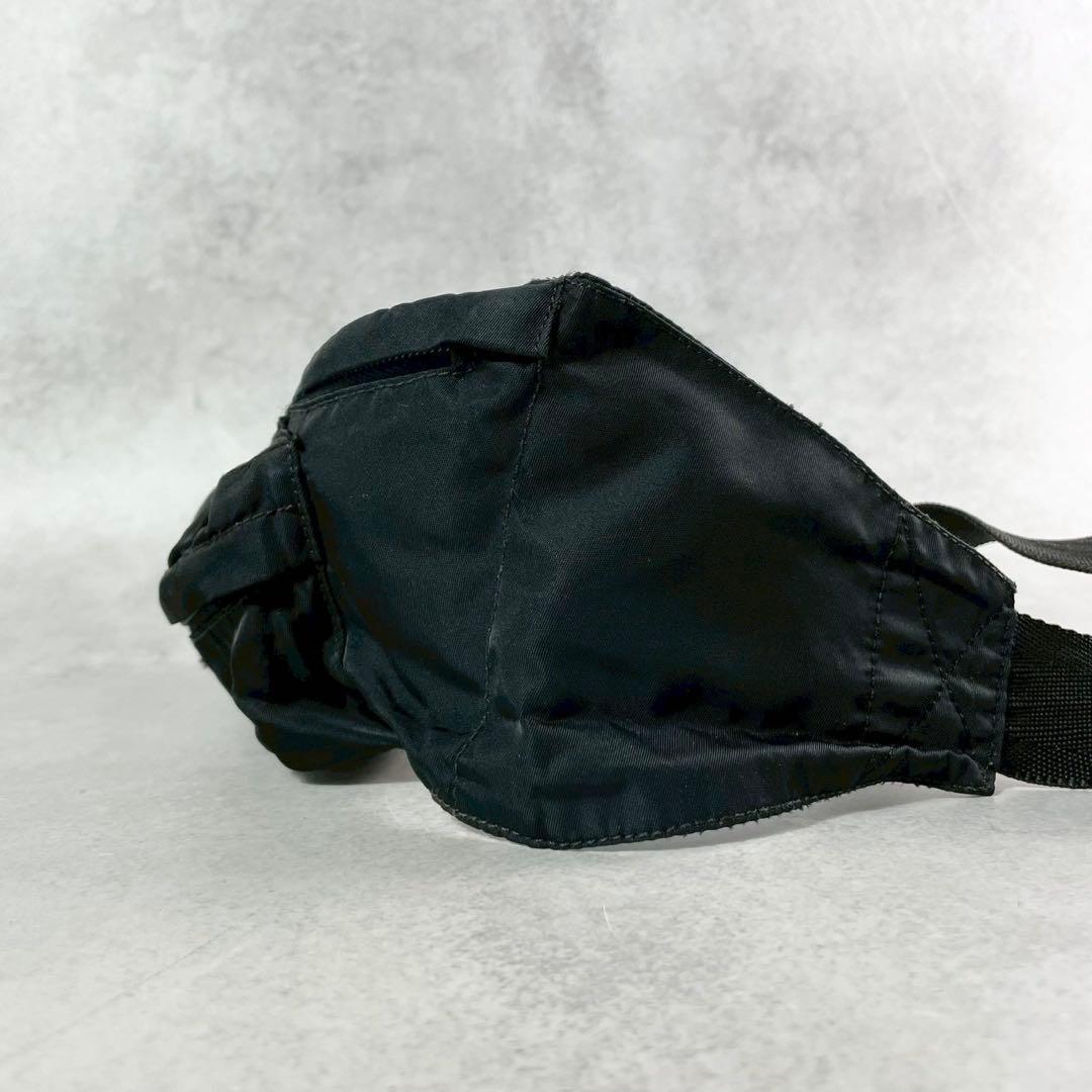 人気✨プラダ ウエストバッグ 三角ロゴプレート ナイロン 黒 ボディ