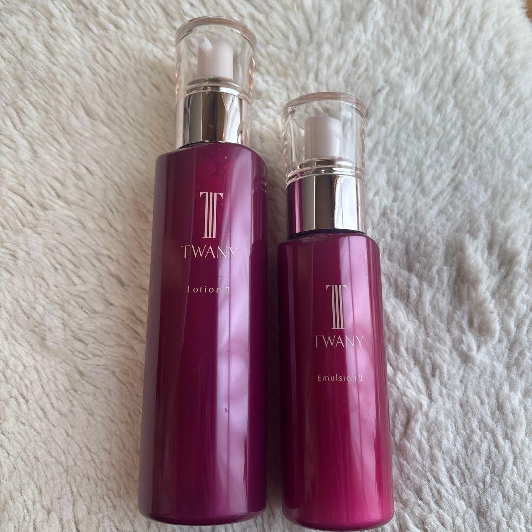 新品　トワニー　化粧水　乳液　しっとりセット 数量限定】美肌3品トライアルセット / トワニー(スキンケアキット