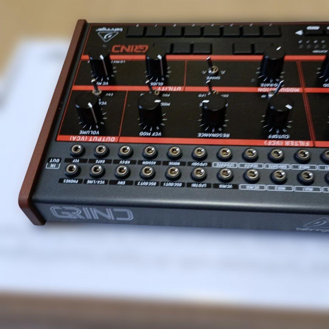 behringer GRIND セミモジュラーシンセサイザー - メルカリ