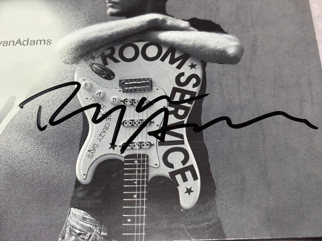 レア Bryan Adams直筆サインRoom Serviceブライアンアダムス - メルカリ