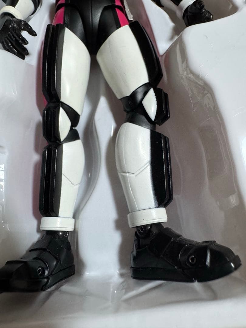 S.H.Figuarts 真骨彫仮面ライダーディケイド