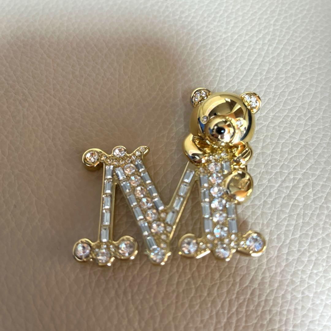 MaxMara ⭐︎極美品⭐︎ゴールド ブローチ M字クマモチーフ - メルカリ