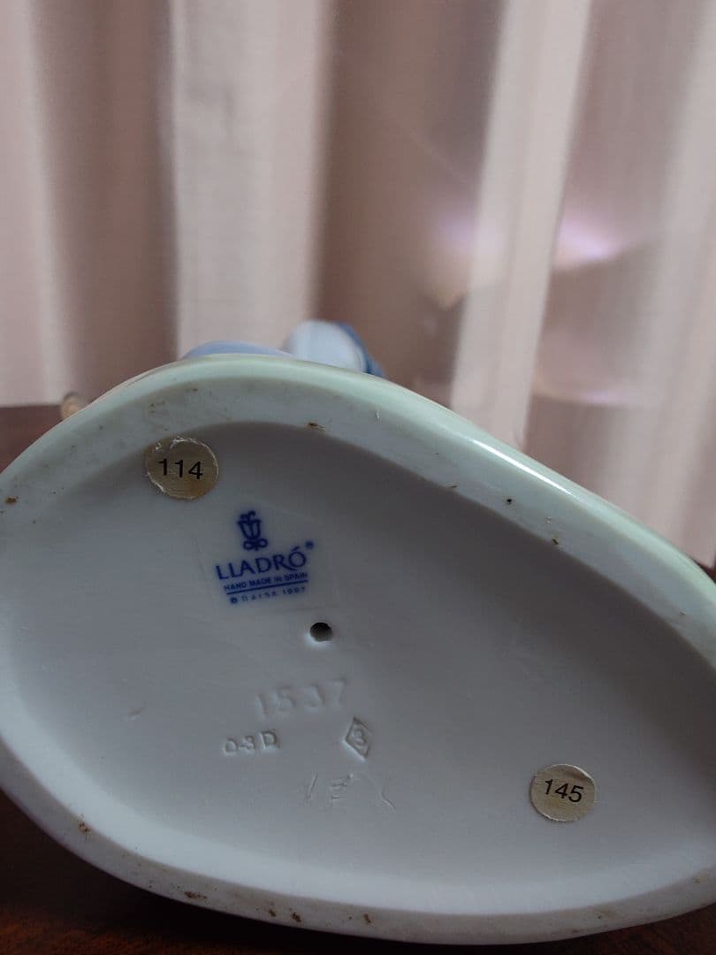 専用J様 LLADRO 青と白の陶器製女性像と犬 - メルカリ