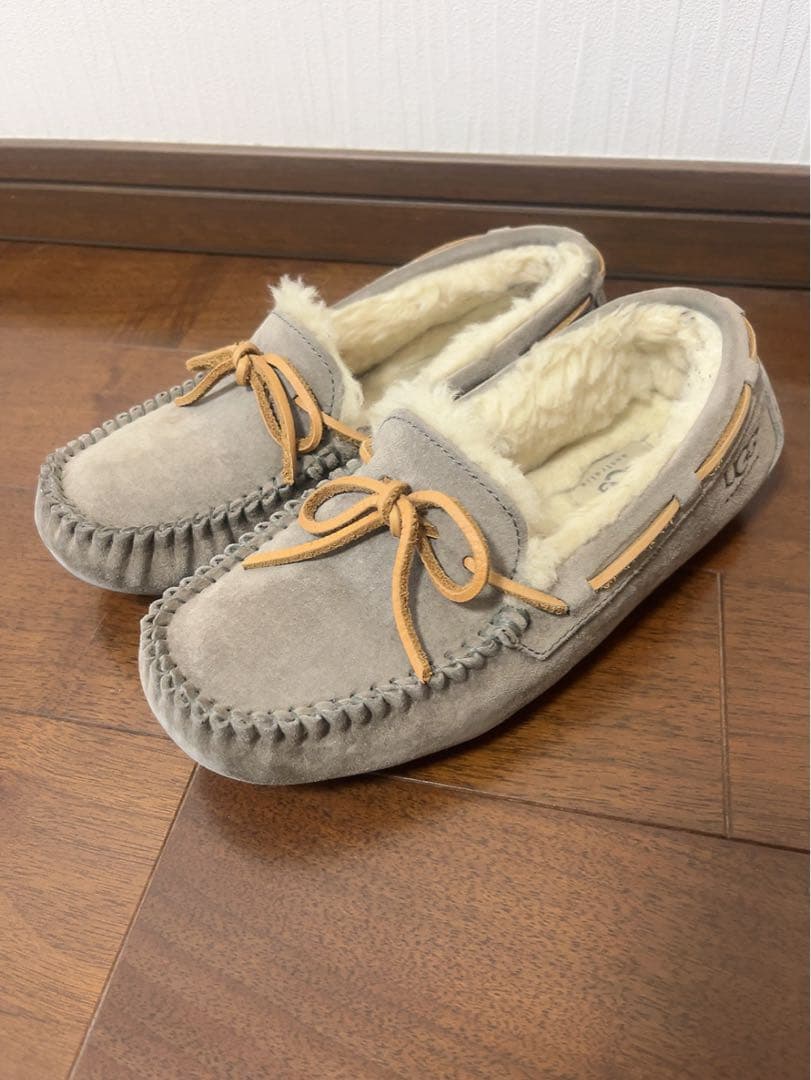 UGG グレー モカシン 23cm - メルカリ