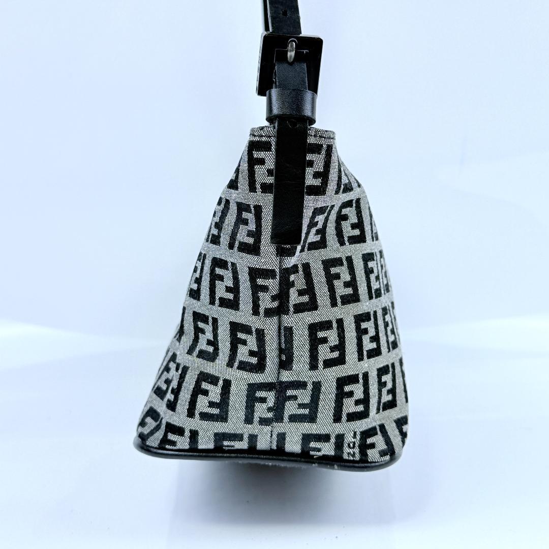 美品 FENDI ズッキーノ柄 FF金具 アクセサリーポーチ ショルダーバッグ