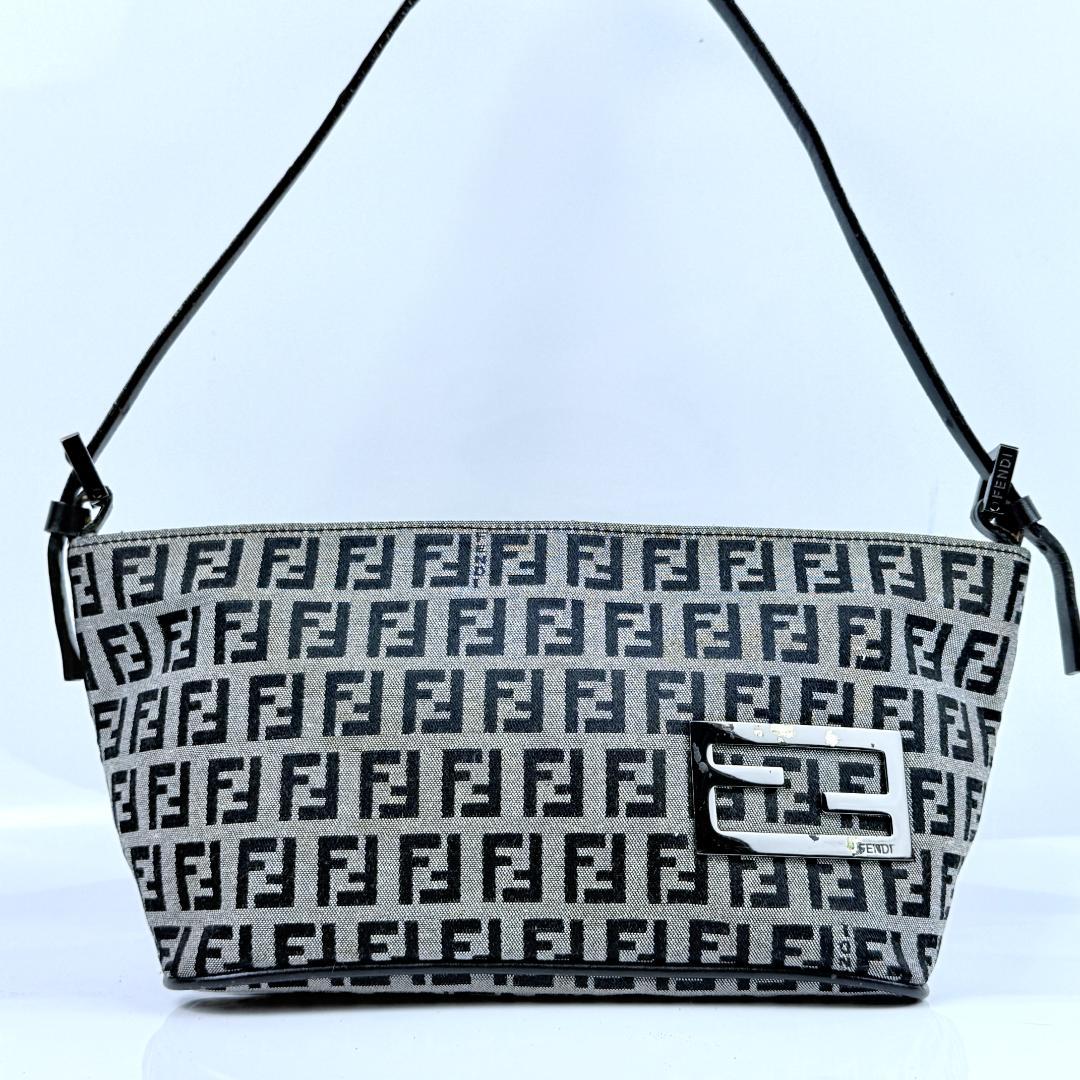 美品 FENDI ズッキーノ柄 FF金具 アクセサリーポーチ ショルダーバッグ