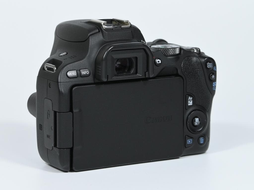 【美品】 Canon EOS Kiss X9 ボディ 《ショット数5755》
