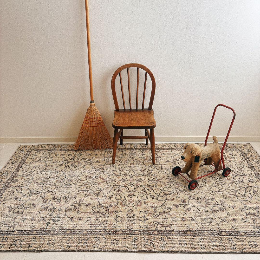 トルコ　ヴィンテージラグ　ベージュ　ブラウン　フローラル ヴィンテージラグ | トルコ・イスパルタ No.04 | 茶色 | 223 × 146 – tiflo