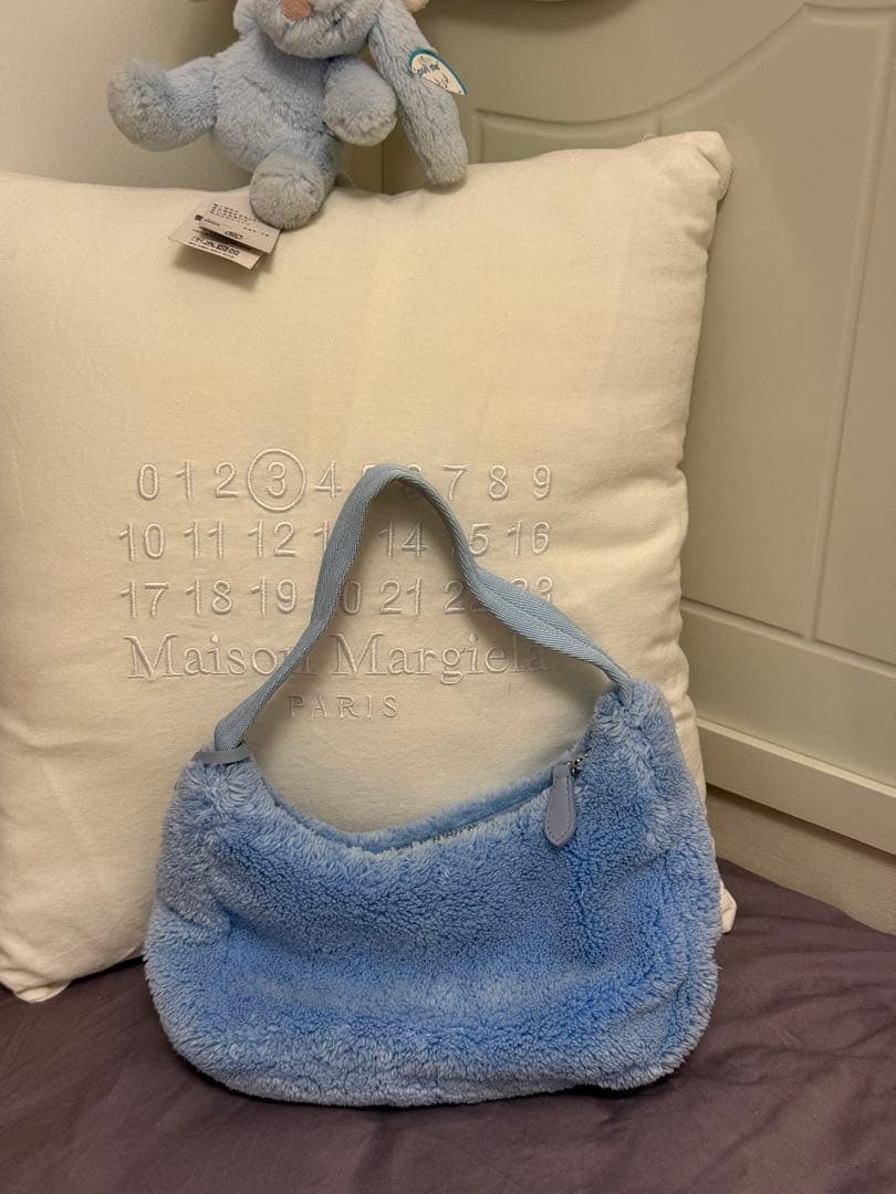 PRADA 水色 ファー ショルダーバッグ - メルカリ