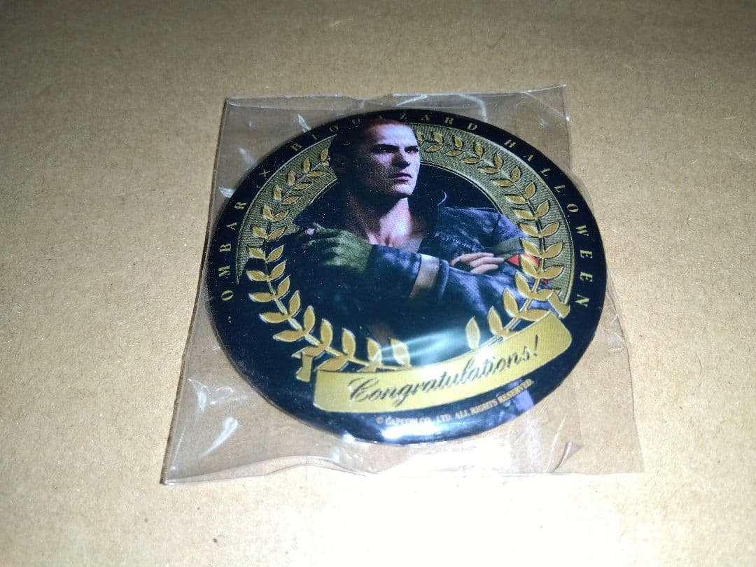 バイオハザード　ジェイク　缶バッジ　ＣＡＰＣＯＭ バイオ RE：3』×カプコンカフェのコラボグッズ情報公開 - 電撃オンライン