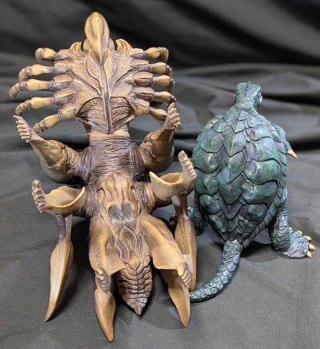 レギオン（エクスプラス）＆ガメラ96（ロケットプロ）ソフビフィギュア