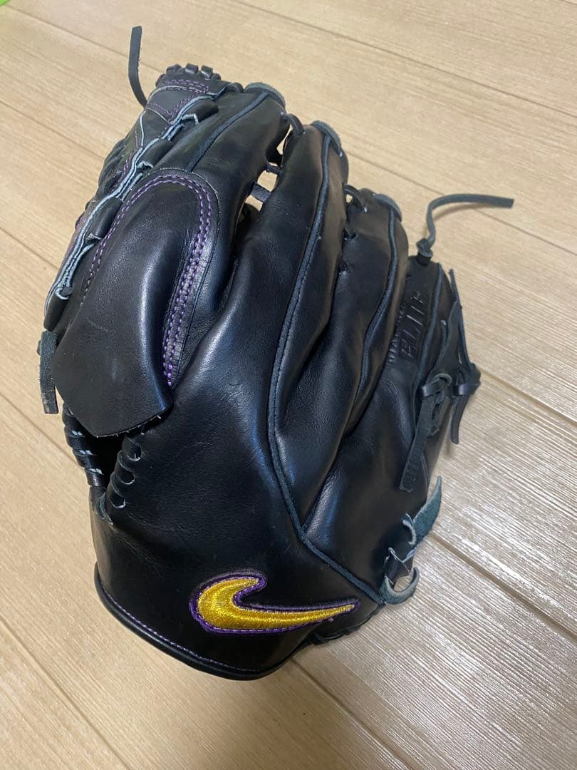 美品Nike 硬式グローブ　ブラック／パープル　 投手　左用　松坂　ケース付き NIKE ナイキ グローブ 松坂大輔モデル 硬式野球 左投げ ピッチャー