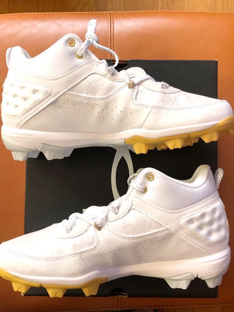 ハ*ン様 新品2025年USA国内限定アンダーアーマー野球ハーパー8Mid Rm