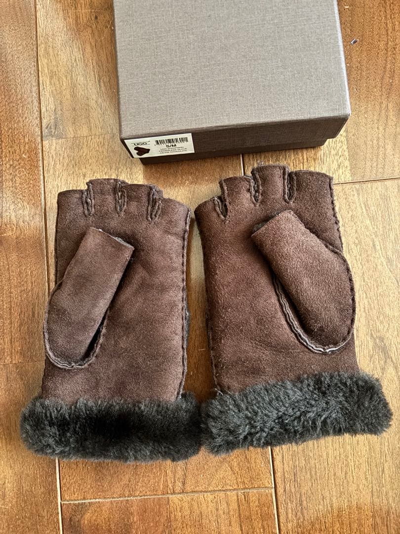juju様専用 UGG SHEEPSKIN FINGERLESS GROUVE - メルカリ