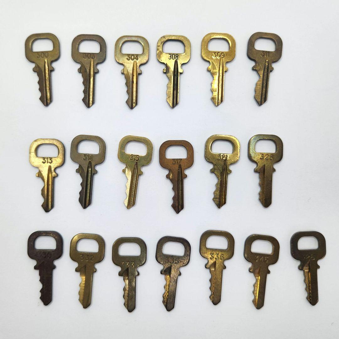 ルイ ヴィトン パドロック カデナ 19個セット 鍵のみ 楽天市場】ルイヴィトン カデナ 南京錠 おまとめ 鍵 パドロック LV