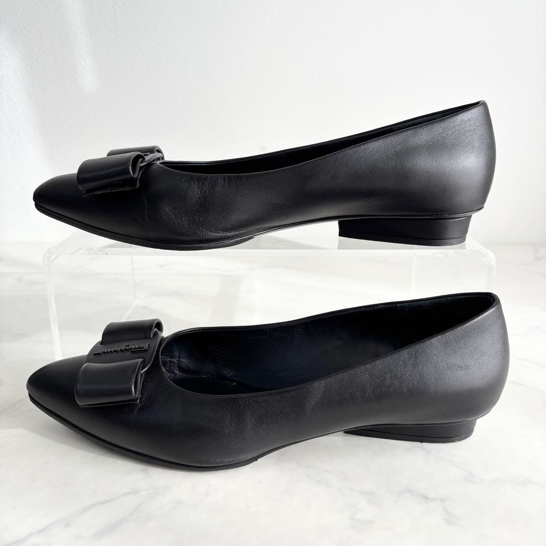 美品 フェラガモ 7.5D VIVA フラットパンプス ヴァラ レザー ブラック