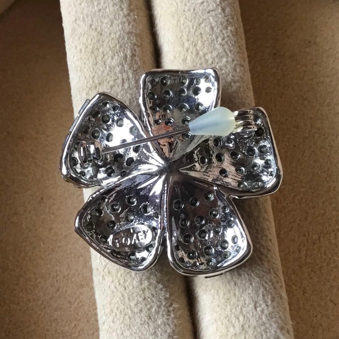 在庫一掃セール中！FOXEY 定番FLEUR お花のブローチ ネイビー