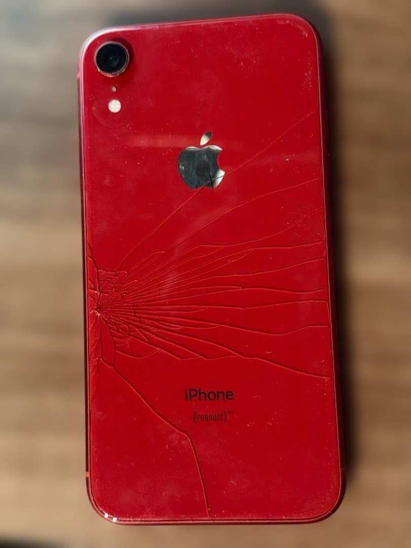 Apple iPhone XR レッド 背面ひび割れあり