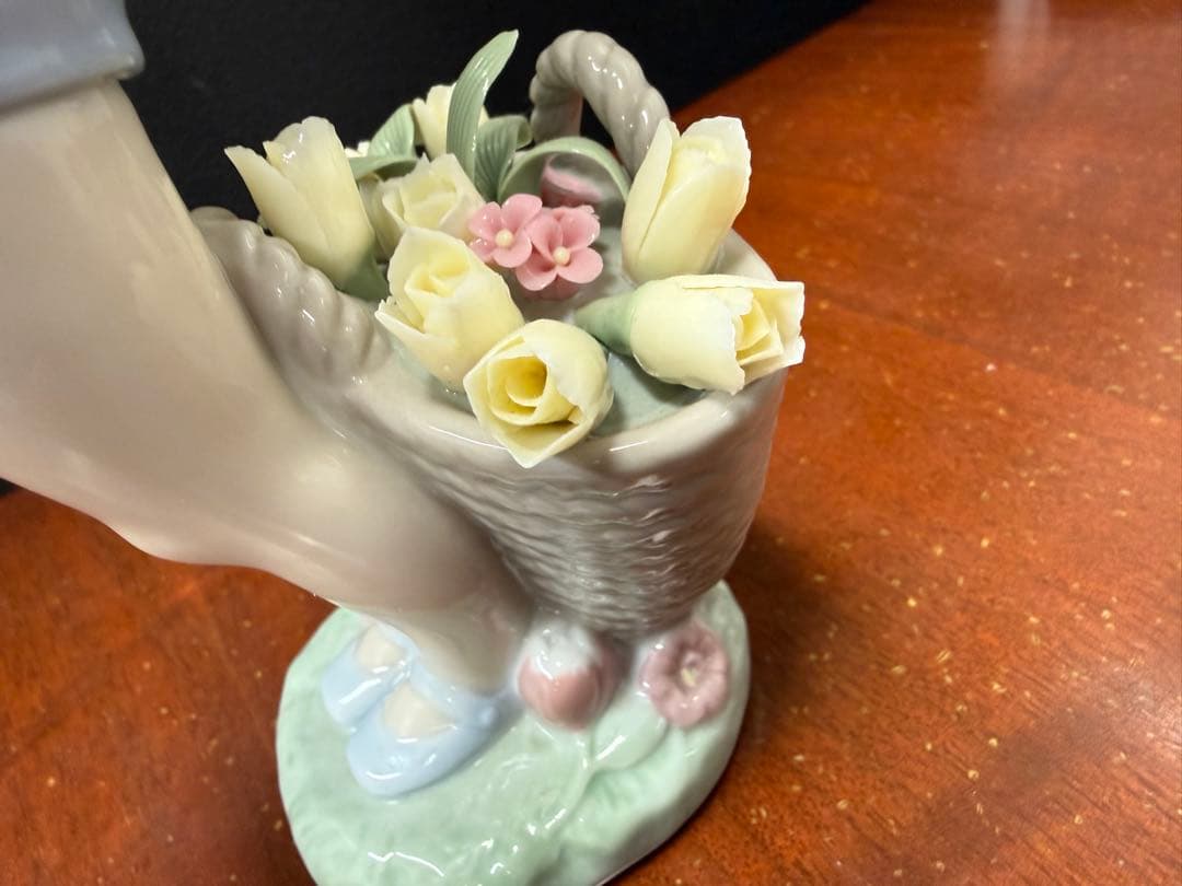 リヤドロ フィギュリン スカートに花いっぱい 展示保管品