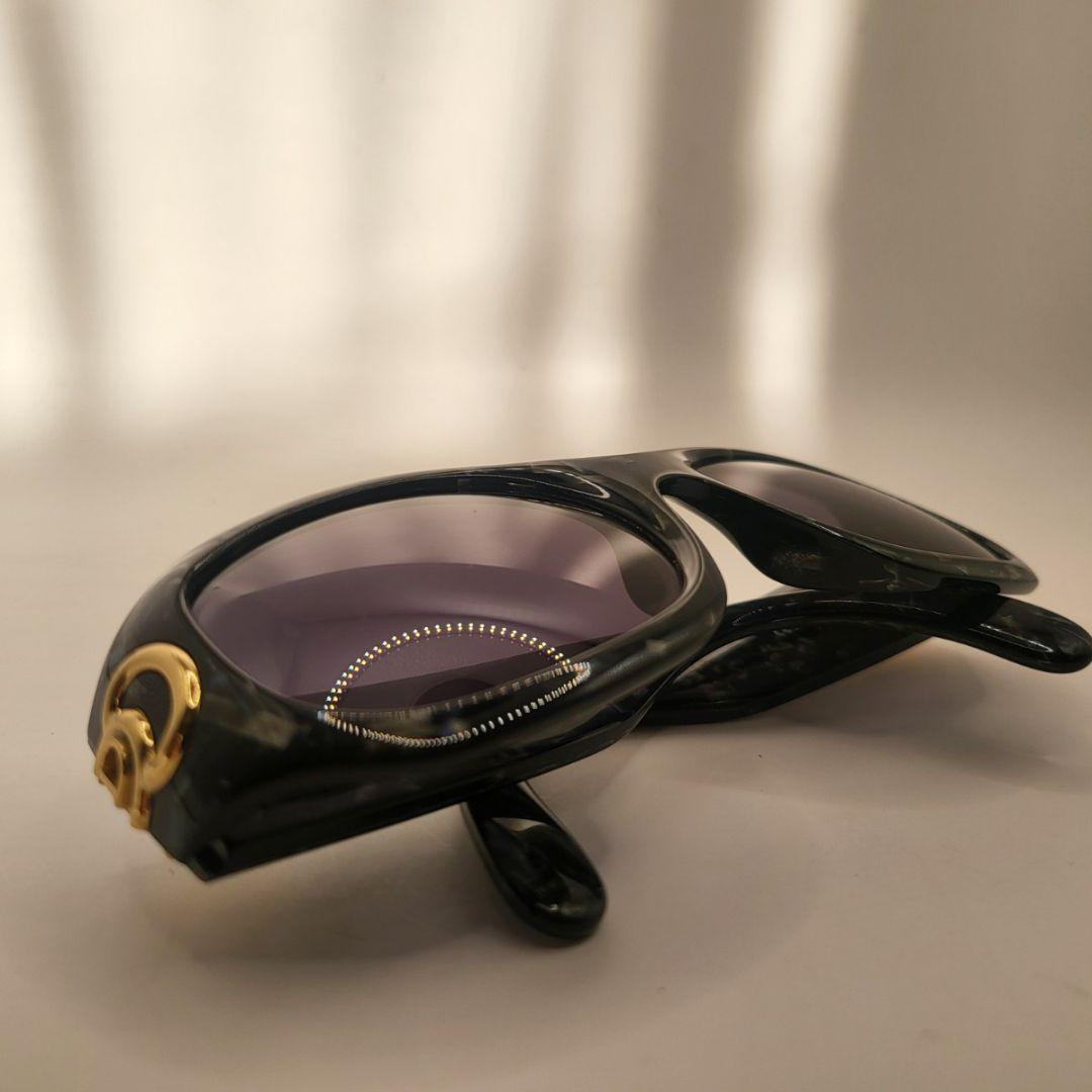 Christian Dior ロゴ サングラス ブラック太フレーム 上品 高級感