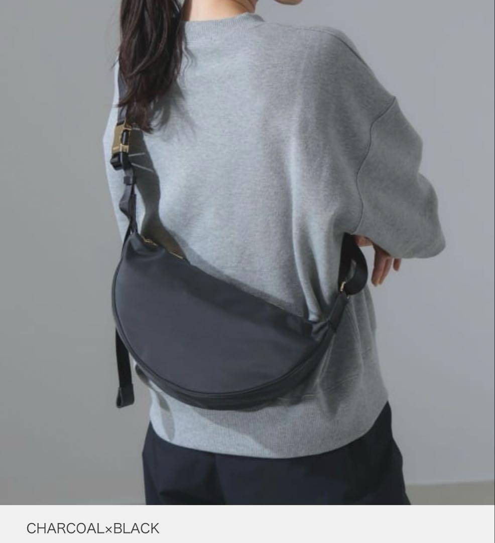 VIOLAd’ORO ナイロン ボディーバッグ　グレー VIOLAd'ORO / ナイロン ボディーバッグ（ショルダーバッグ）｜VIOLAd