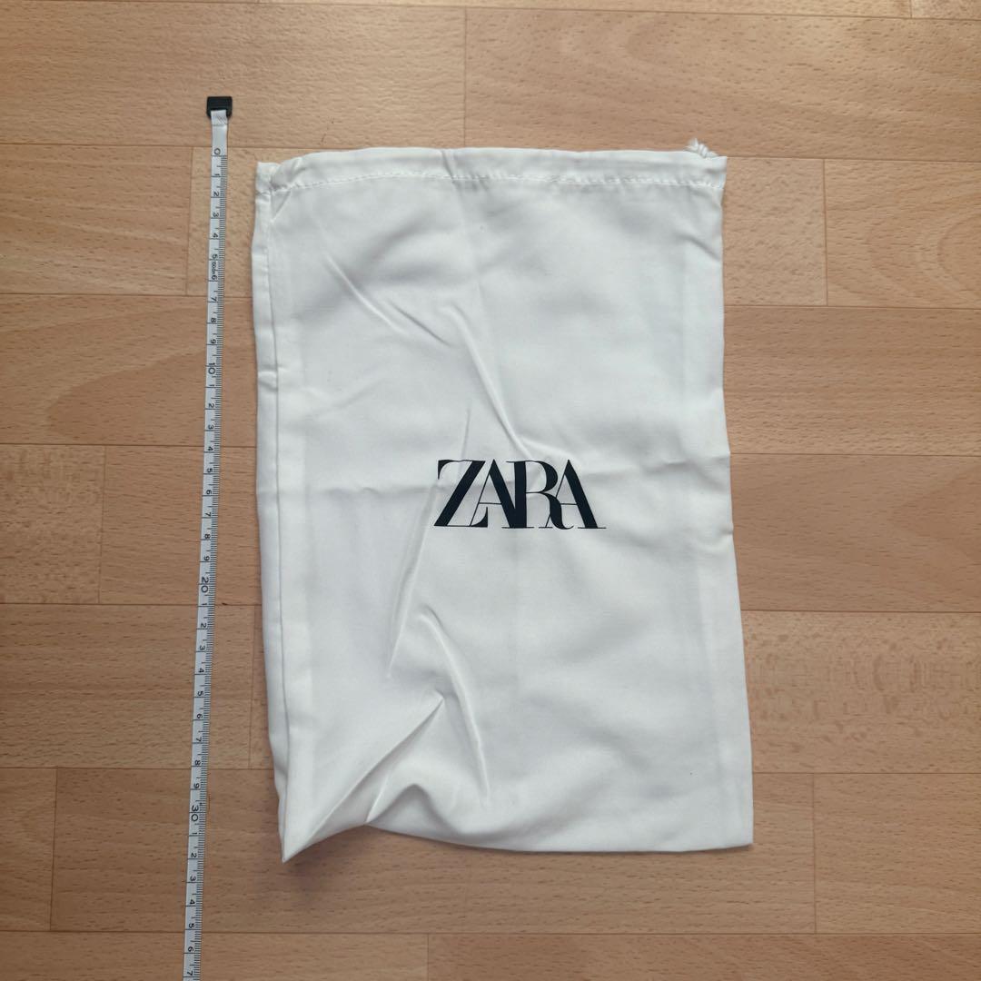 ZARA ホワイト ショッパー 約22cm x 32cm ザラ 大きめ - メルカリ