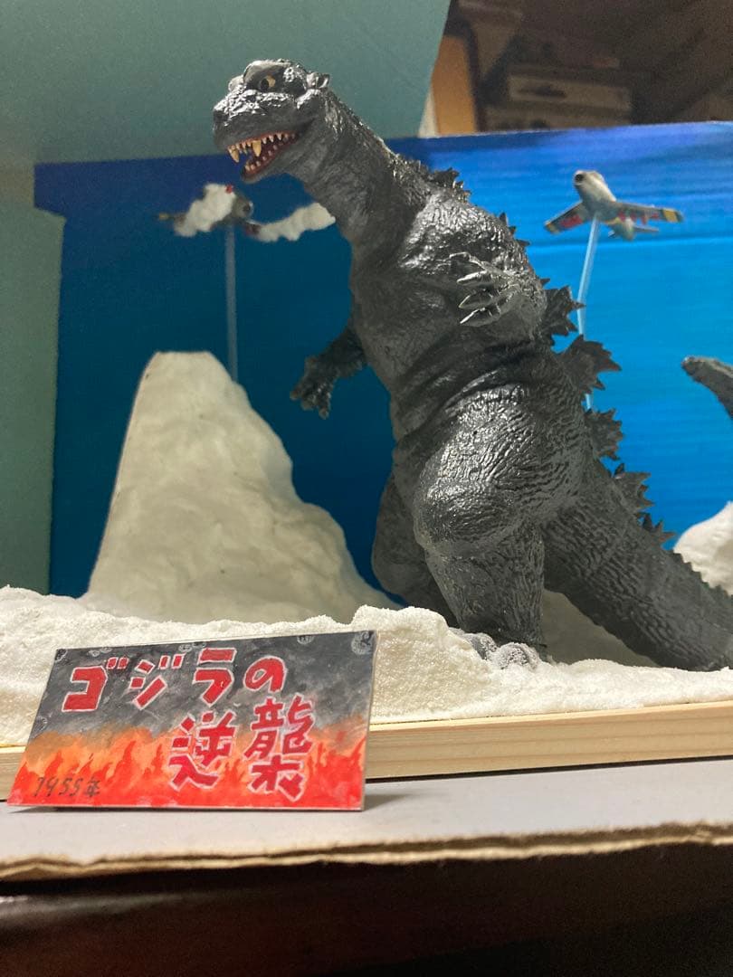 ゴジラの逆襲 フィギュア ジオラマ Yahoo!オークション - 送料無料 ジオラマ「ゴジラの逆襲 ゴジラvsアン