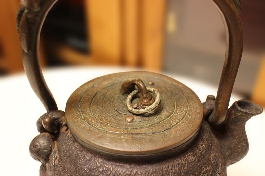 古鉄瓶 小振り亀文堂芋頭鉄瓶 希少品 水漏れなし・状態良好