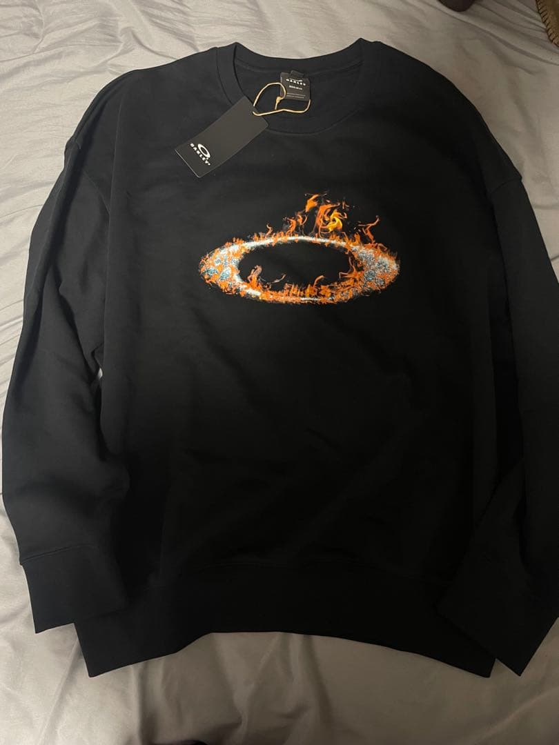 クロ様専用】oakley スウェット フレイム ロゴ Mサイズ - メルカリ