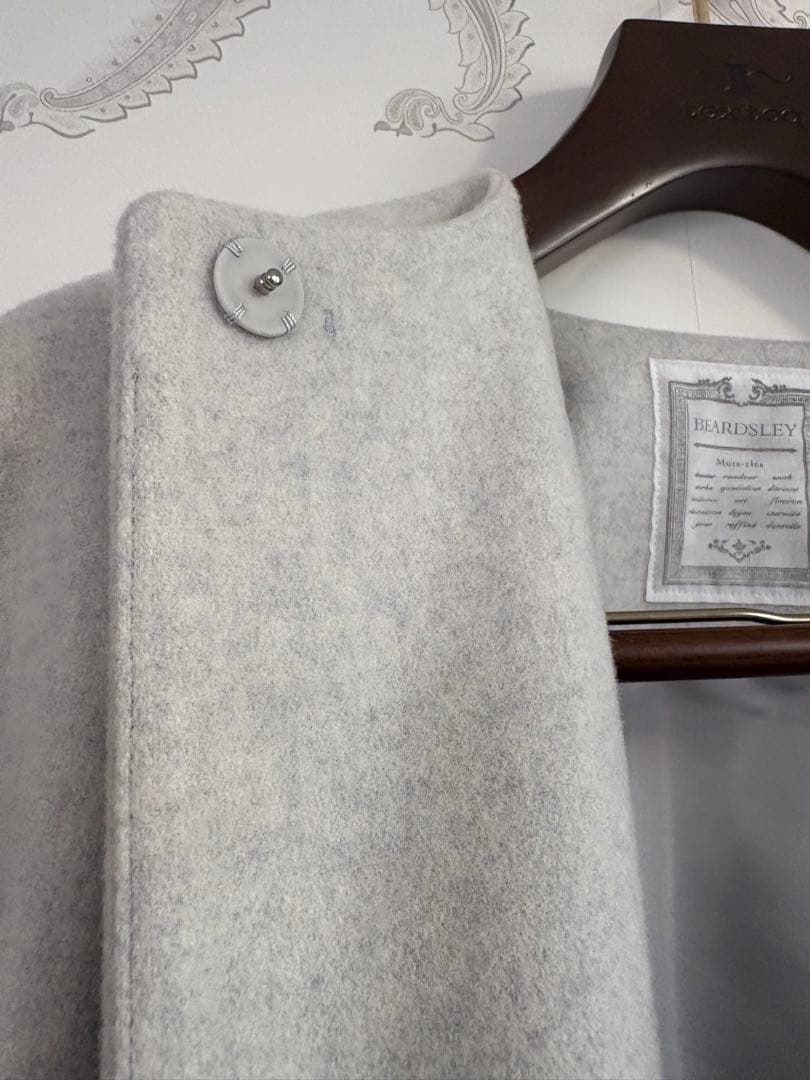 ビアズリー 後ろぷっくりショートコート ライトグレー 0サイズ ☆ 新品