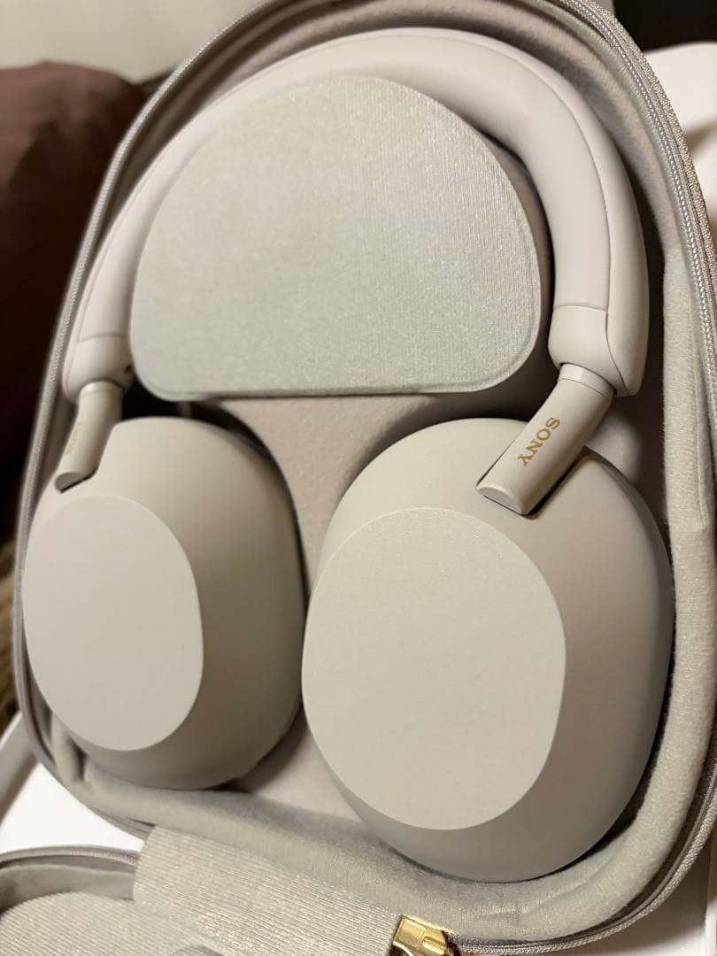 SONY ワイヤレスヘッドホン WH-1000XM5 シルバー Sony WH-1000XM5 Wireless Noise Cancelling Headphones with