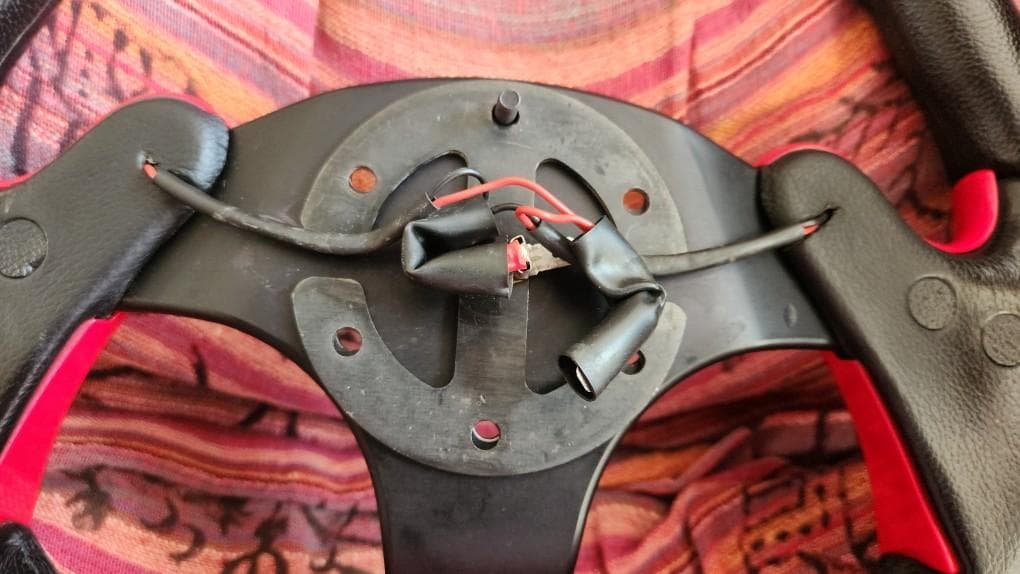 稀少 MOMO F1コンセプト スパイダー 赤/黒 32Φ 美品 - メルカリ