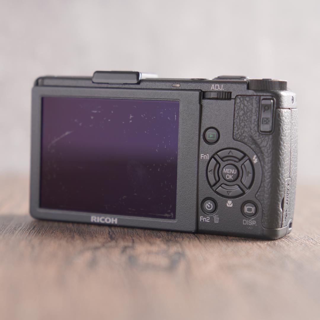 ✨ショット数4回でほぼ新品✨RICOH GR DIGITAL III 10333 - メルカリ