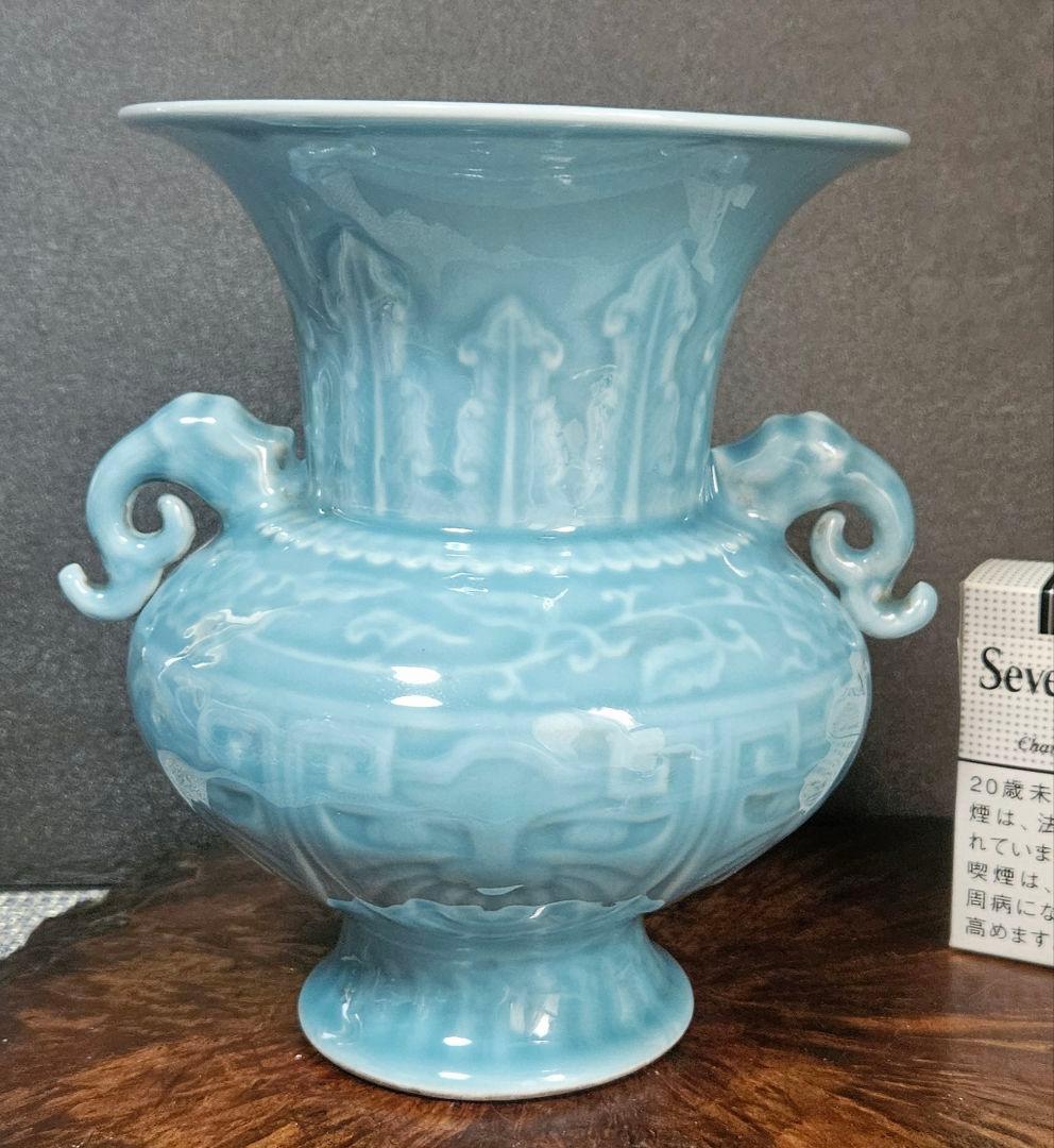 中国美術 中国陶磁器 青天釉 青磁 大清乾隆年製銘 双獣耳 唐草獣面図