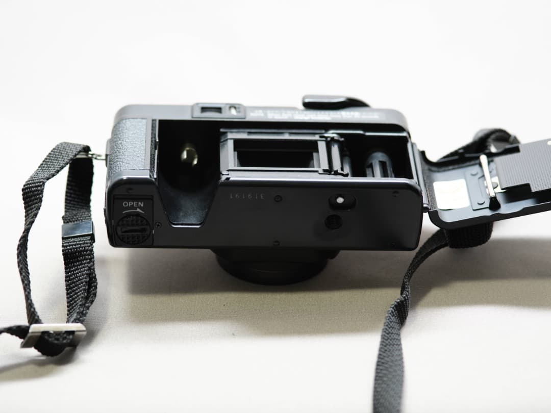 完動品】 Konica C35 AF2 フィルムカメラ モルト交換済み - メルカリ