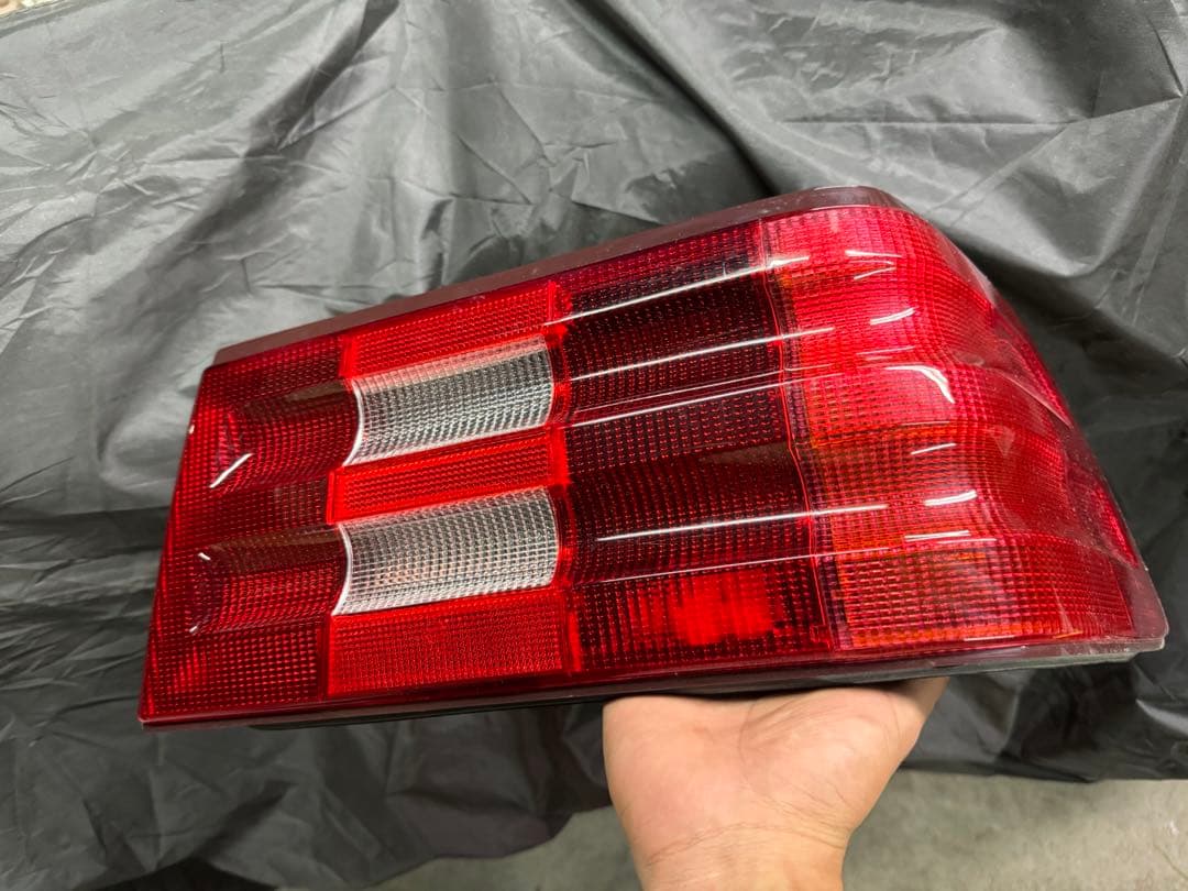 R129 純正テールランプレンズ 左右 新品未使用 ベンツ SL - メルカリ