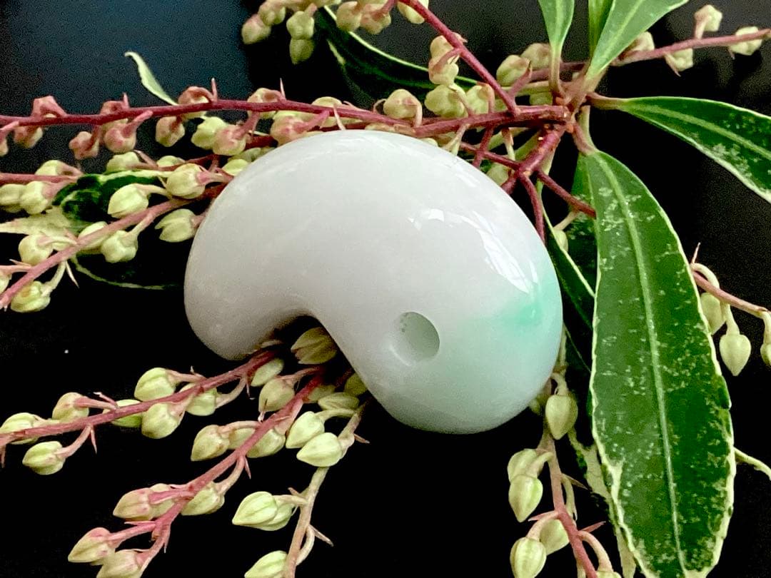 ✳premiumシリーズ一流の勾玉 糸魚川翡翠 再結晶線入り 御守りに鑑別