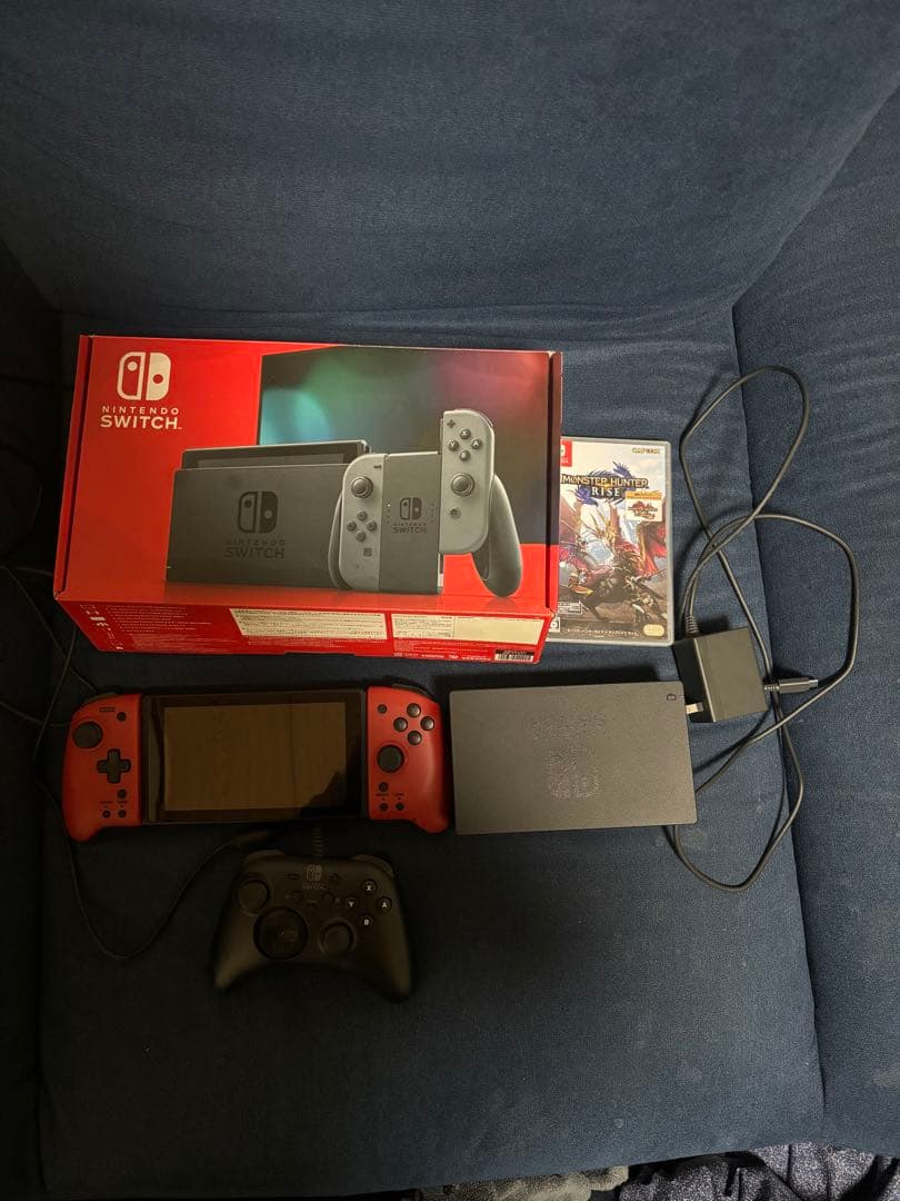 Nintendo Switch 本体Hori グリップコントローラー　ホリパッド HORI，単体でもSwitch本体に取り付けても使えるゲームパッドを発売