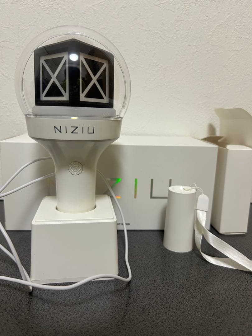 【値下げ】NIZIU ペンライト NiziU OFFICIAL LIGHT STICK – JYP JAPAN ONLINE STORE