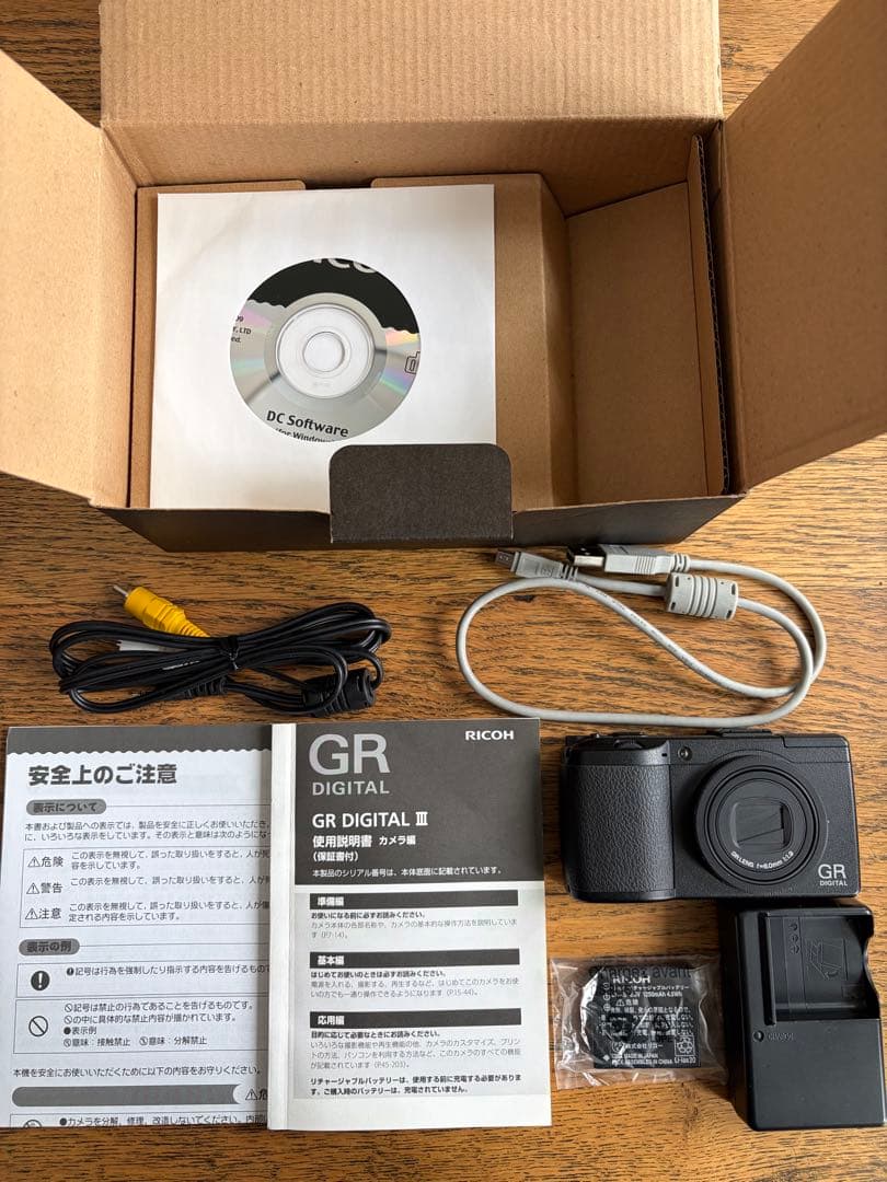 □ 美品 □ RICOH GR DIGITAL III 箱付き S数2,130回 - メルカリ