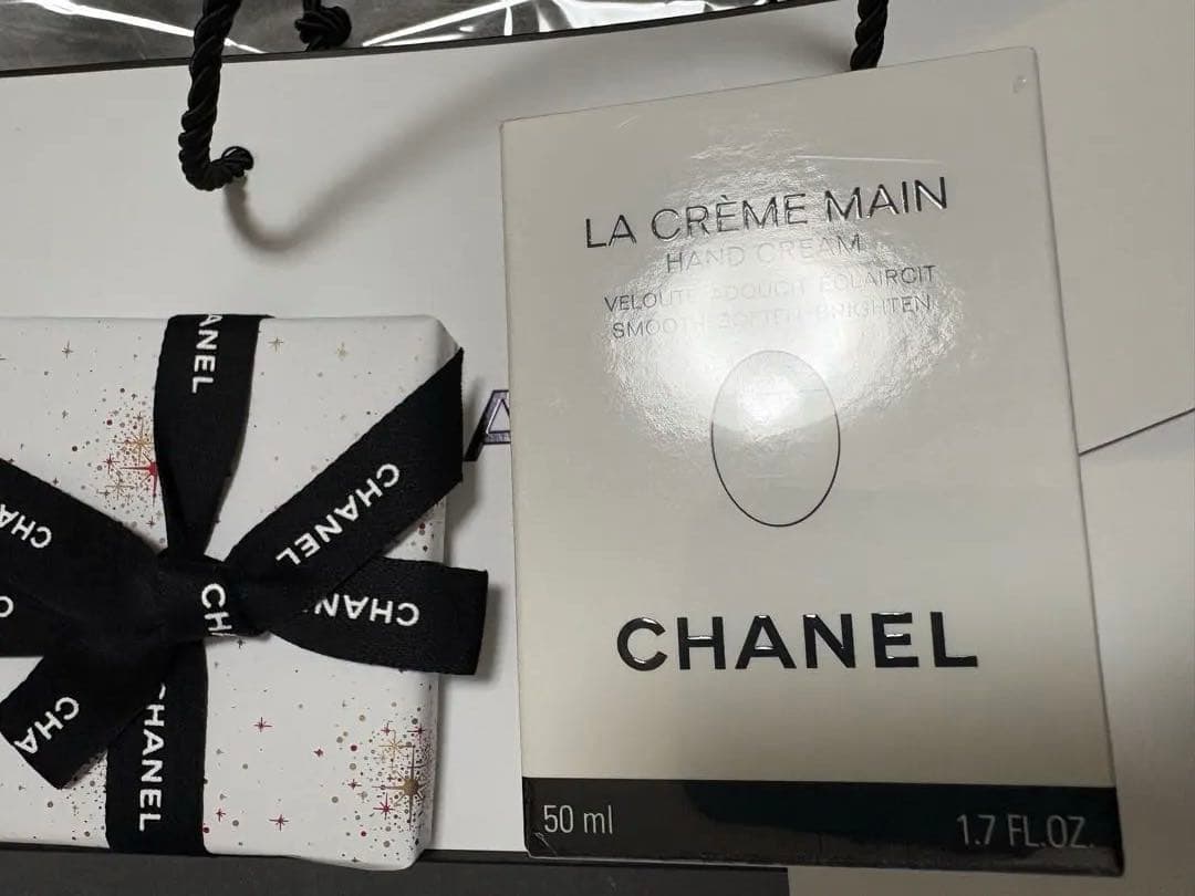 こ*ろ様 【最終値下げ】６日まで　CHANEL ミラー　リップ　ハンドクリーム chanel1069_new.jpg