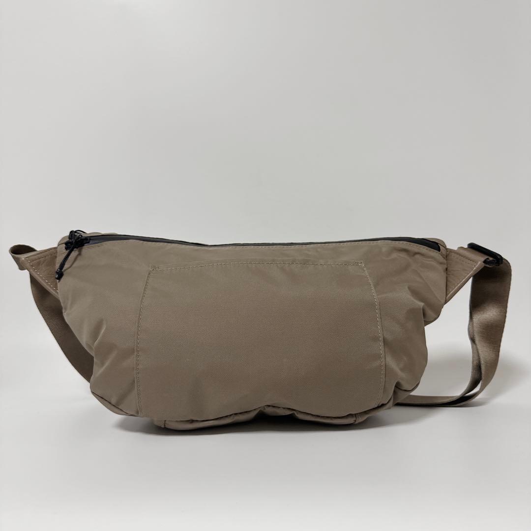 24時間以内発送】イアパピヨネ ボディバッグ ベージュ - メルカリ